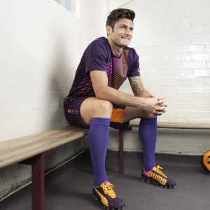 开云体育平台-绿茵情绪风暴，申花场边指挥的怒吼与米兰队员摔碎的水瓶，绿茵情绪风暴，申花怒吼与米兰水瓶碎裂
